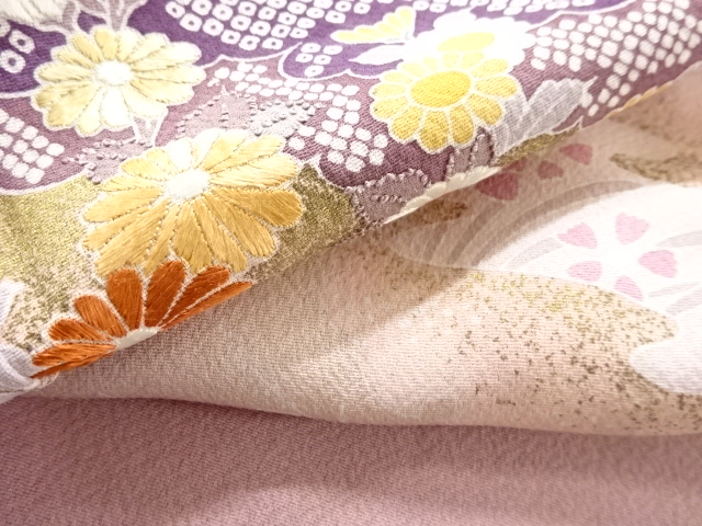  雪輪に花模様刺繍訪問着